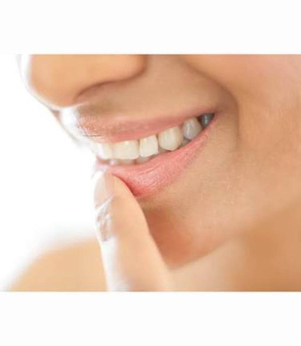 Bioderma Atoderm Lip Balm Kuru, Çatlamış Dudak Besleyici Nemlendirici Dudak Kremi Avokado ve Shea Yağı 15 ml