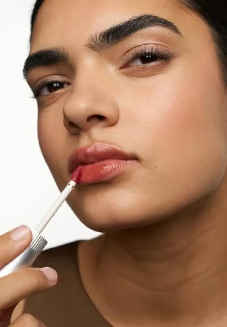The Body Shop Sheer Touch Dudak ve Yanak Renklendirici Lip Tint 8 ML Pop