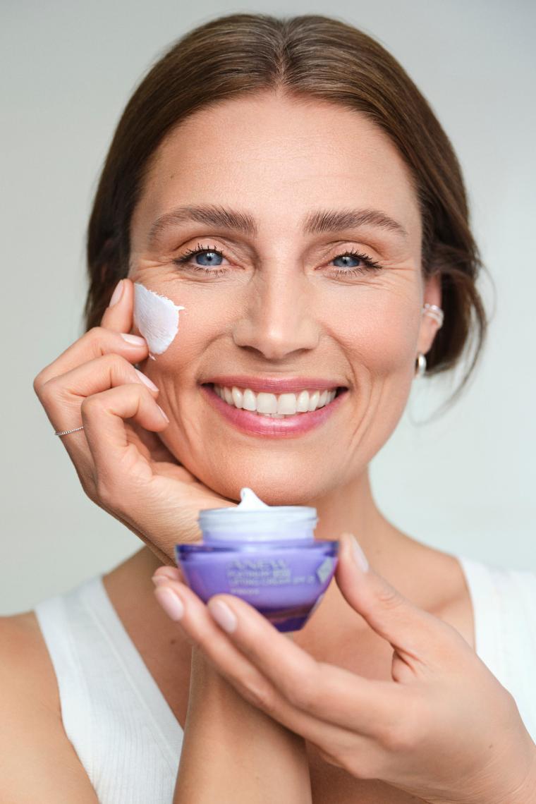 Anew Platinum Gündüz Yüz Kremi Spf25 50 Ml.