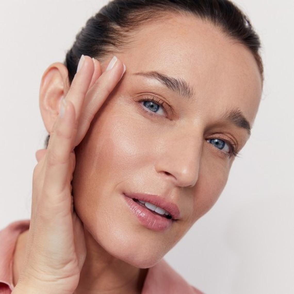 NIVEA + Nemlendirici Krem Yaş 35+ (50ml);Yaşa Özel Yüz Bakım Kremi;E Vitamini veÜzüm Çekirdeği Yağı ile Yoğun Cilt Bakım;UV filtresi ile Güneş Koruması
