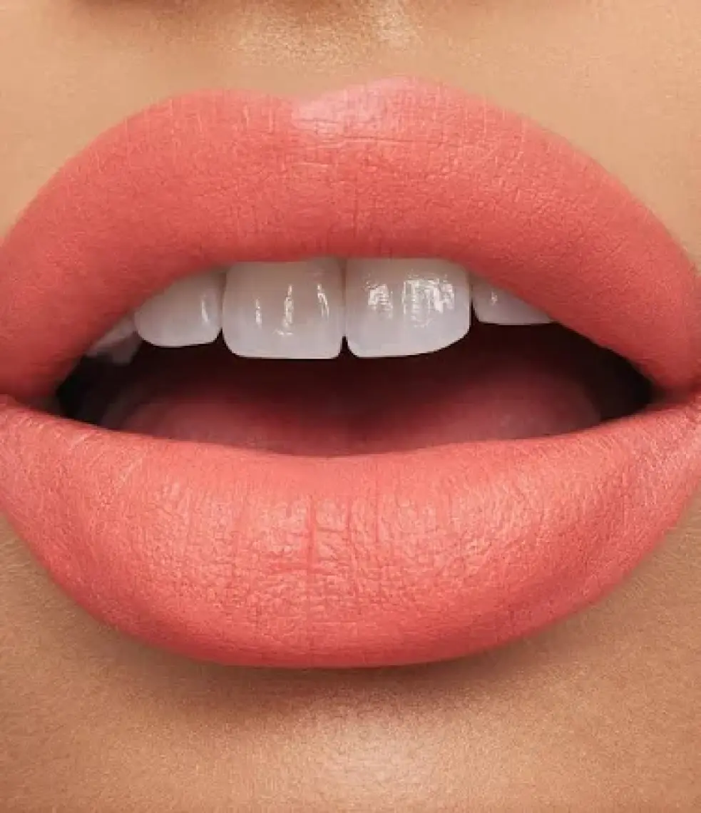 MAC M·A·CXIMAL Silky Matte Lipstick Nemlendirme Etkili Yoğun Renk Sağlayan Ruj - Flamingo