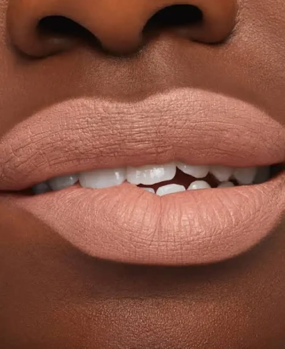 MAC M·A·CXIMAL Silky Matte Lipstick (Honeylove) Nemlendirme Etkili Yoğun Renk Sağlayan Ruj