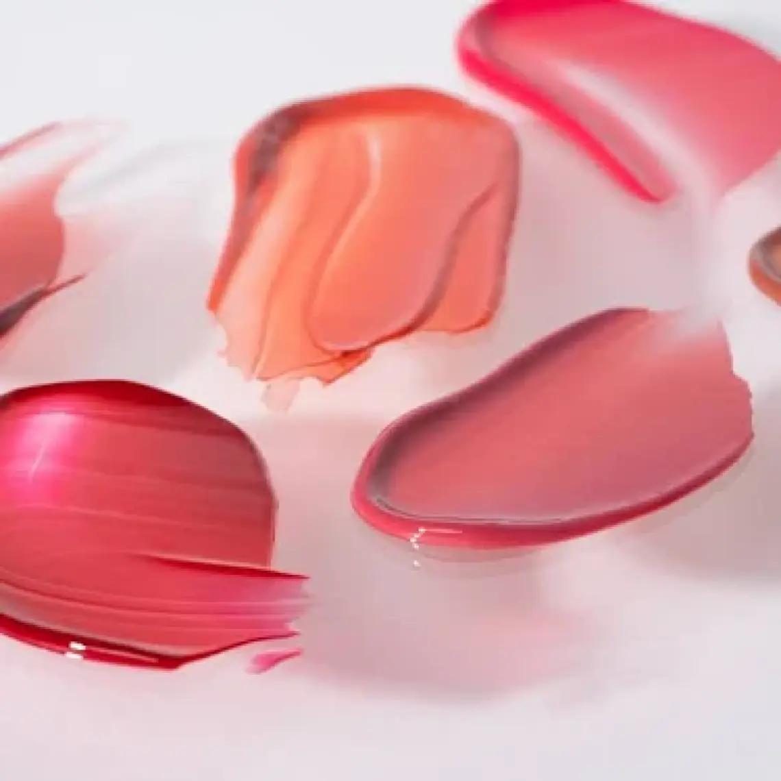 Clio Yapışkanlık Hissi Vermeyen Yoğun Işıltılı Tint CLIO Crystal Glam Tint (03 Blushed Peach)