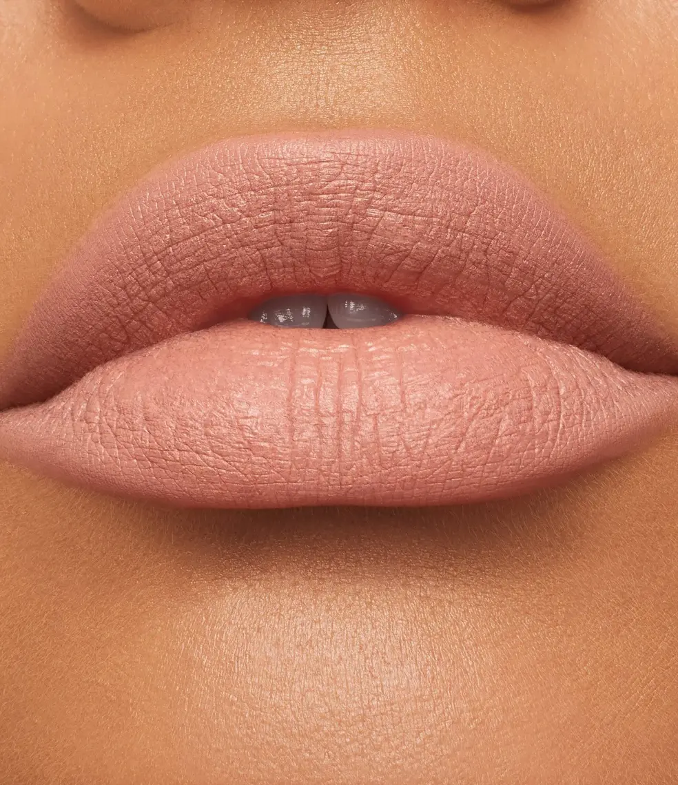 MAC M·A·CXIMAL Silky Matte Lipstick Nemlendirme Etkili Yoğun Renk Sağlayan Ruj - Cafe Mocha