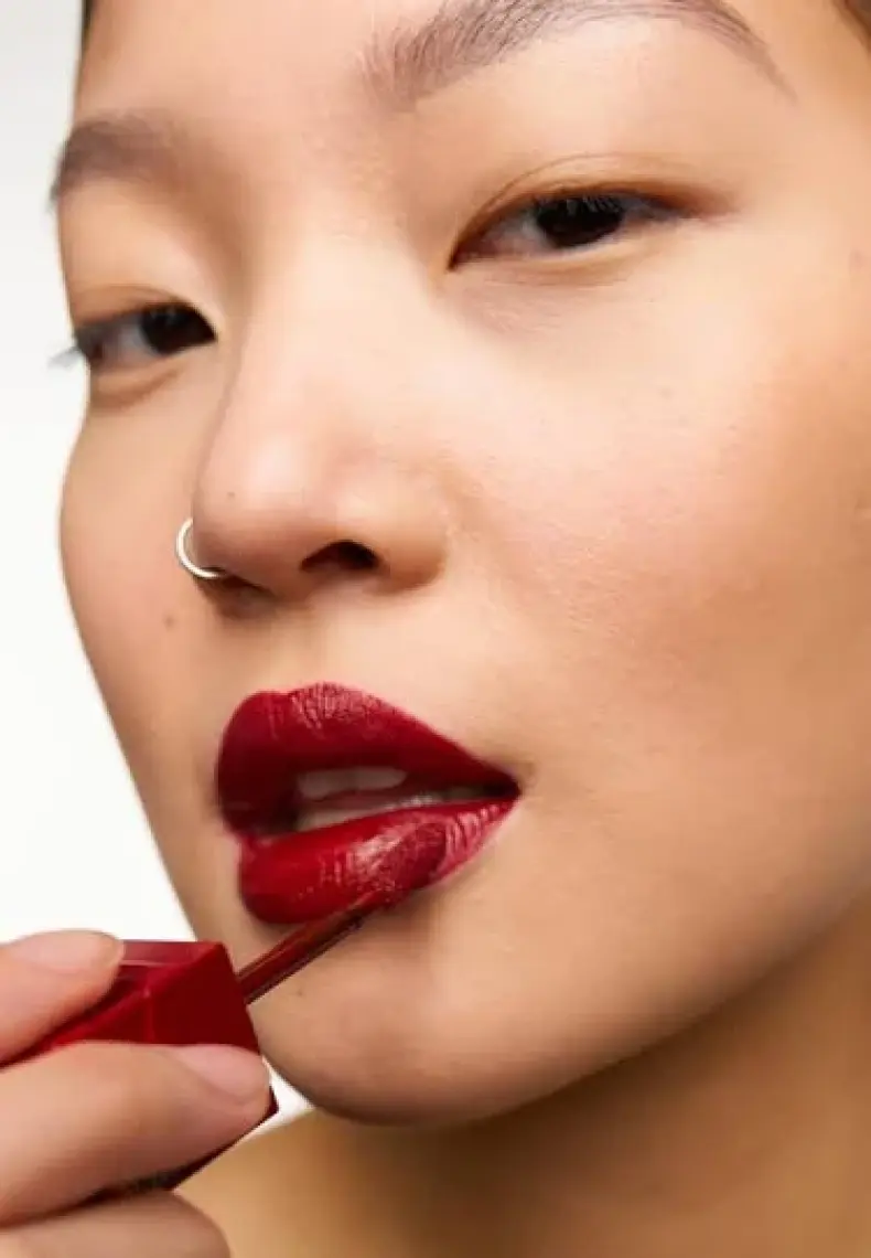Maybelline New York Super Stay Vinyl Ink Uzun Süre Kalıcı Likit Parlak Ruj 55 Royal