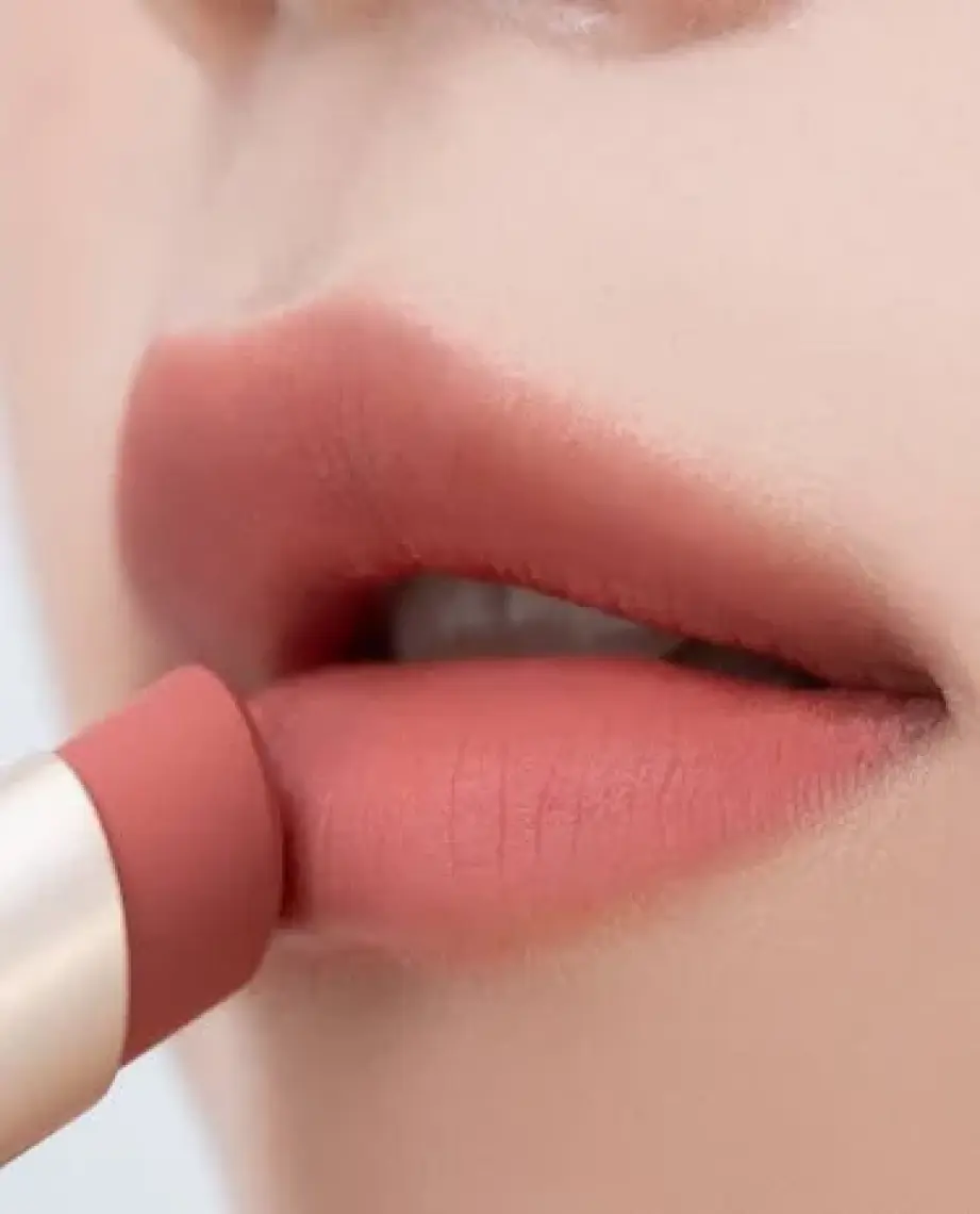 Clio Yumuşak Dokulu, Hafif Mat Görünüm Sunan Ruj CLIO Chiffon Mood Lip (10 Fig Millefeuille)