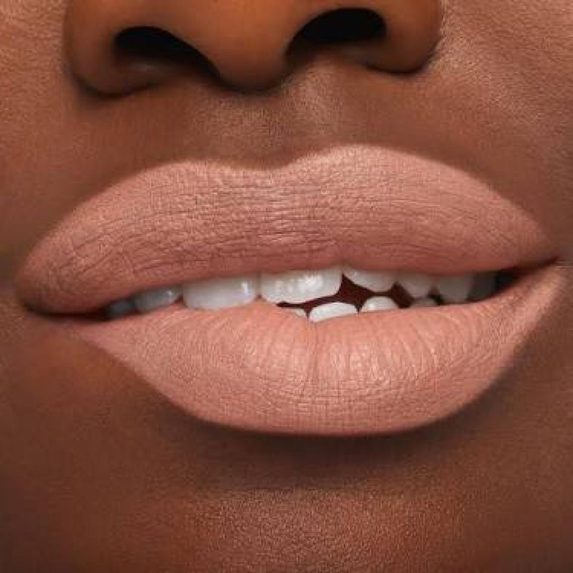 MAC M·a·cxımal Silky Matte Lipstick Nemlendirme Etkili Yoğun Renk Sağlayan Ruj - Captive Audience