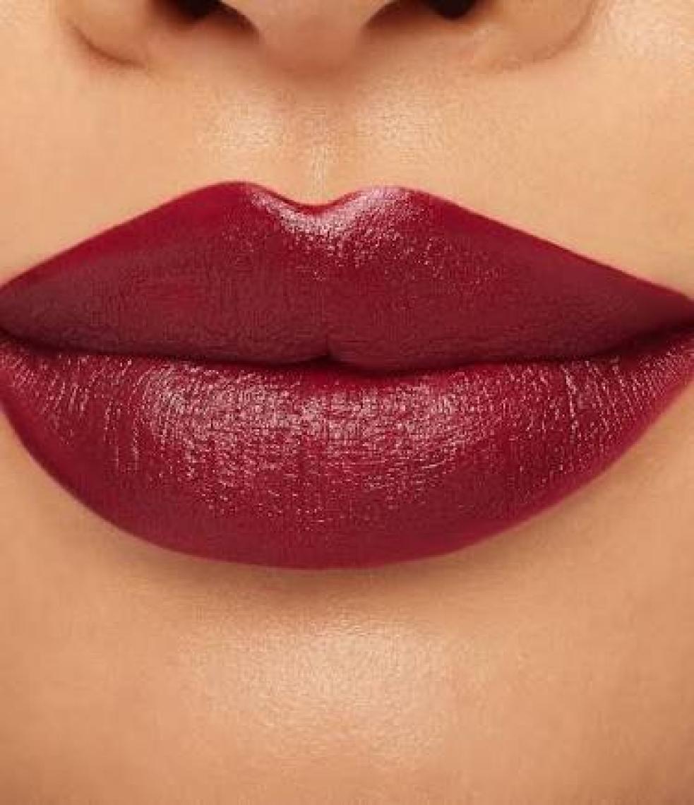 MAC M·a·cxımal Silky Matte Lipstick Nemlendirme Etkili Yoğun Renk Sağlayan Ruj - Captive Audience