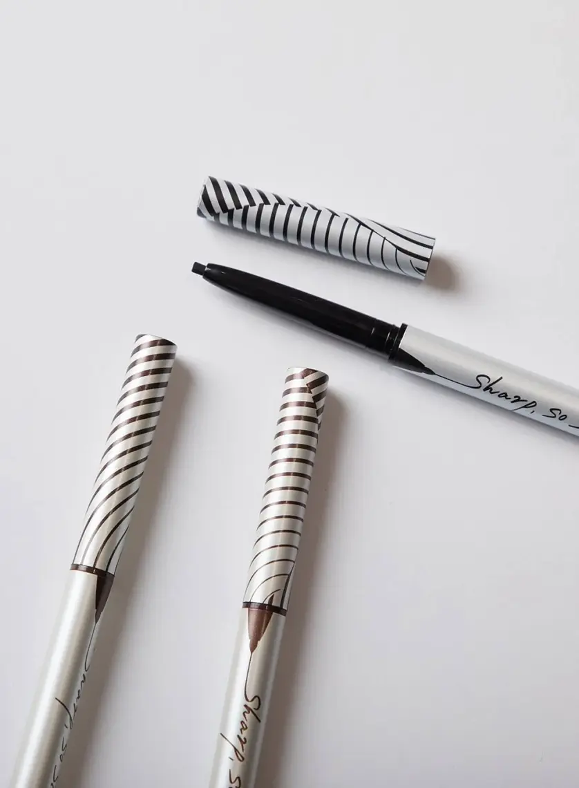 Clio Suya Dayanıklı, İnce Uçlu Göz Kalemi CLIO Sharp So Simple Waterproof Pencil Liner (01 Black)