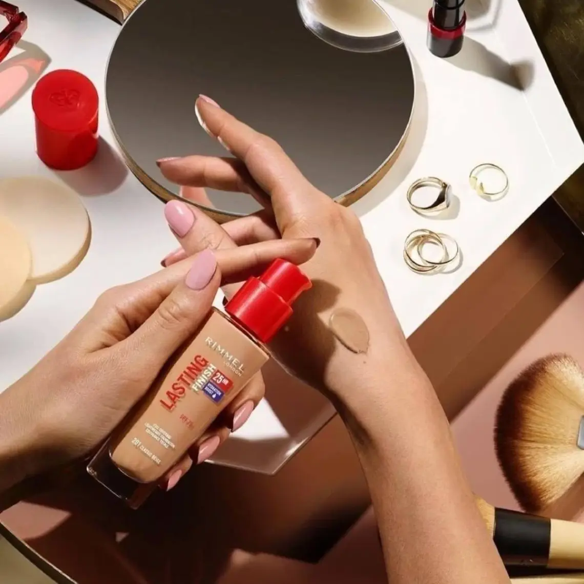 Rimmel London Fondöten - Lasting Finish Foundation 210 Gold Beige 30 ml