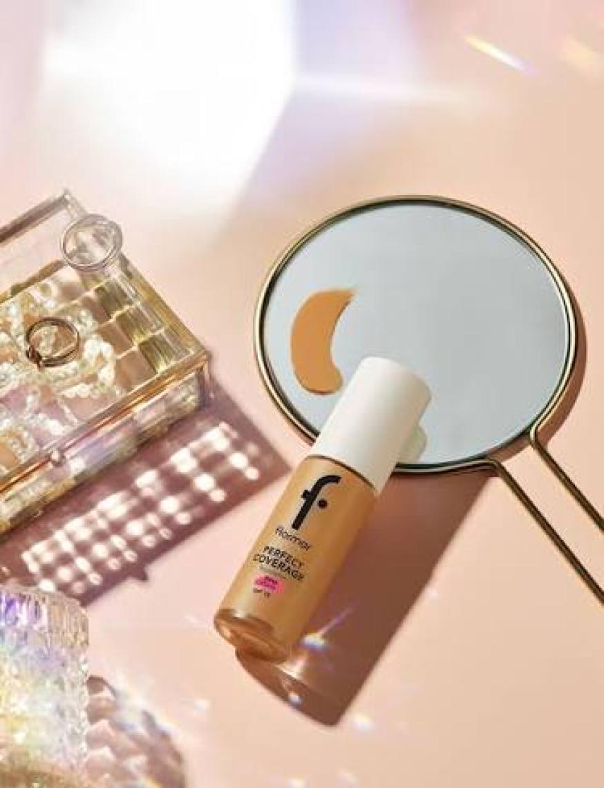 Flormar Perfect Coverage Yoğun Kapatıcı Su Bazlı Fondöten (Nötr Alt Ton) -100 Light Ivory-8682536058124