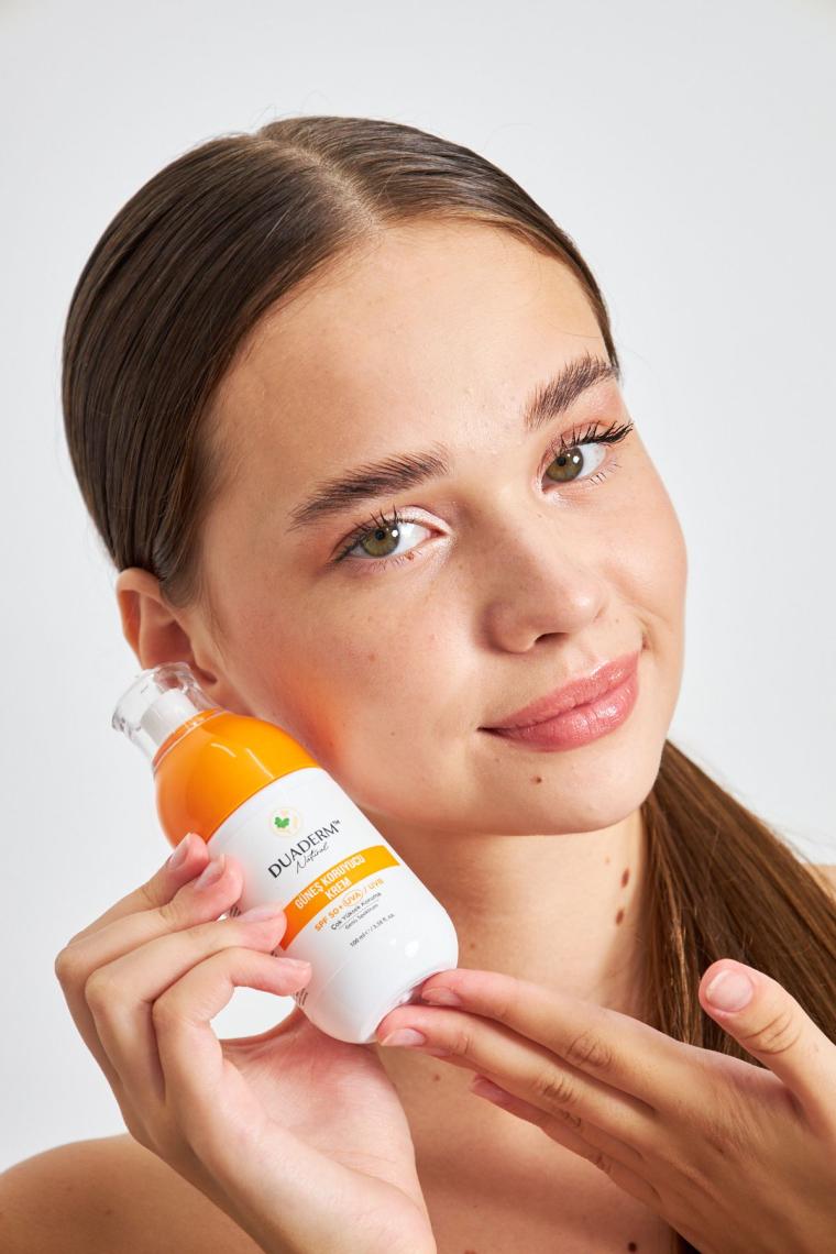 Yeni Filtreli C Vitaminli Yeni Yüz ve Vücut Güneş Kremi SPF50+ (Vitamin C + UVA/UVB) 100ml