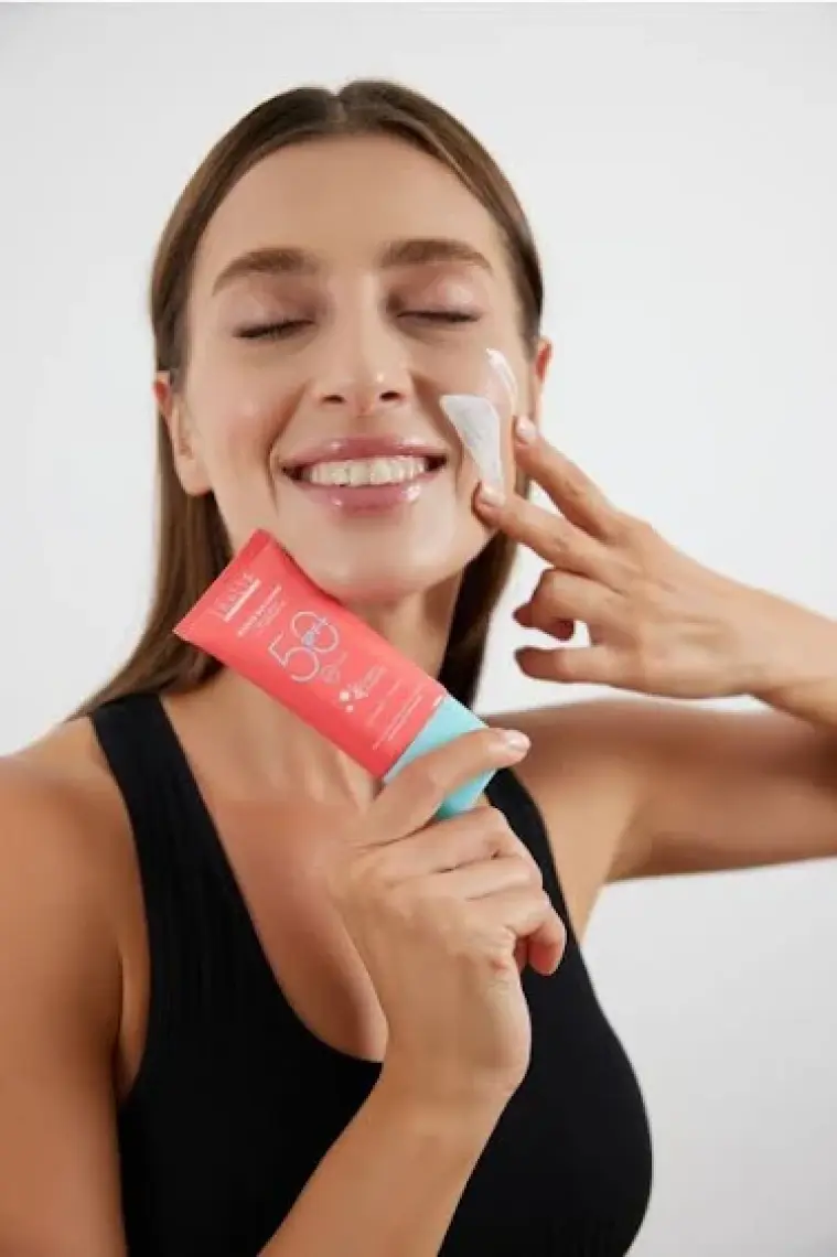 Thalia 50 Spf Yeni Nesil Hibrit Filtreli Su Bazlı Güneş Kremi 50 ml