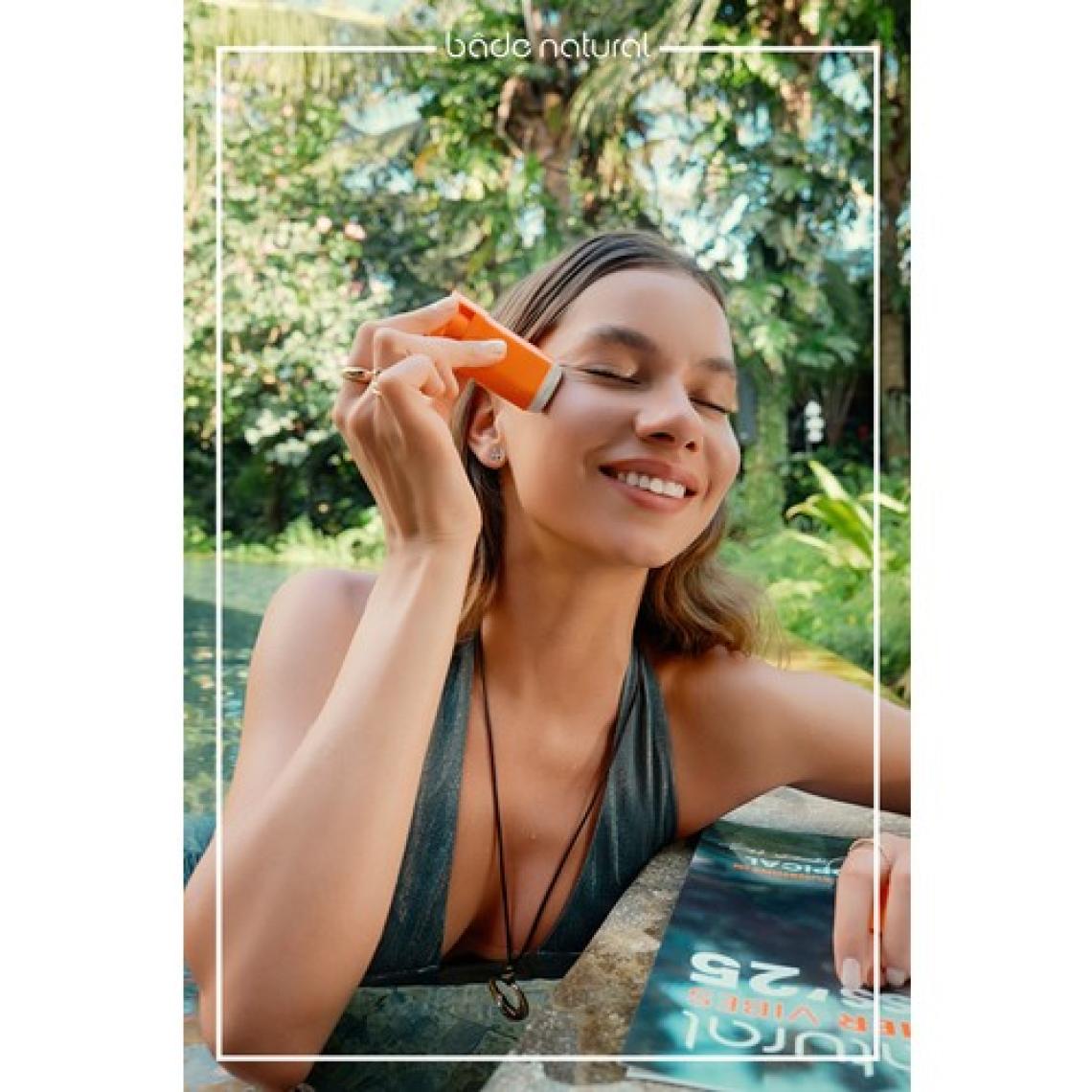 Bade Natural 50 Spf  Mineral Filtreli ve Doğal Yüksek Korumalı Güneş Stick