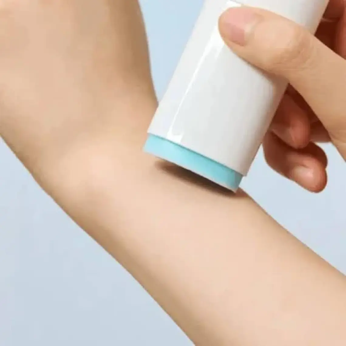 Skin1004 Madagascar Centella Hyalu- Cica Silky- Fit Sun Stick 20G - Nemlendiricili Yumuşak Bitişli Stick