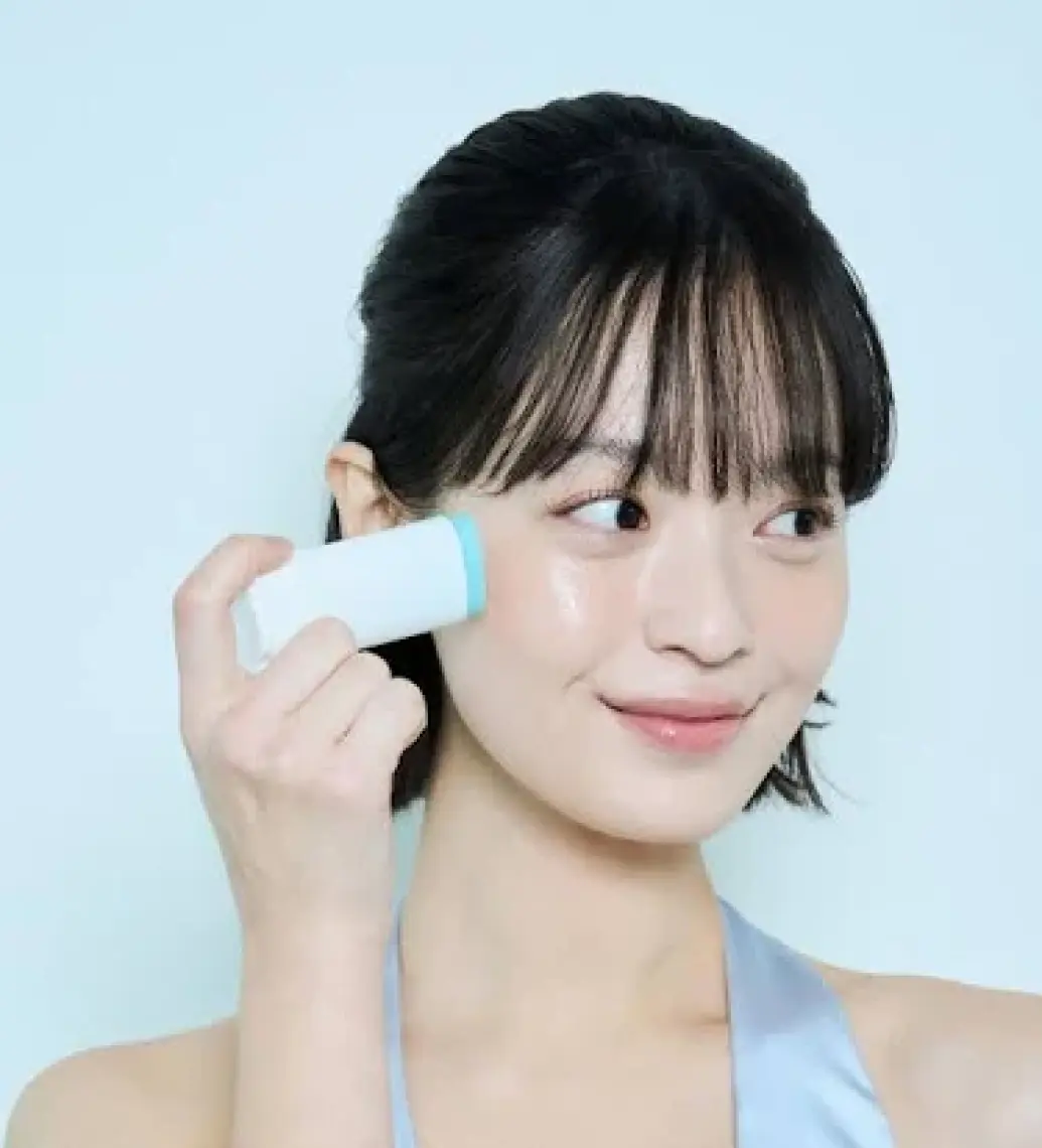 Skin1004 Madagascar Centella Hyalu- Cica Silky- Fit Sun Stick 20G - Nemlendiricili Yumuşak Bitişli Stick