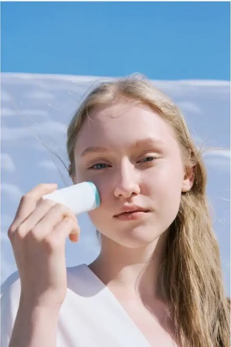 Skin1004 Madagascar Centella Hyalu- Cica Silky- Fit Sun Stick 20G - Nemlendiricili Yumuşak Bitişli Stick