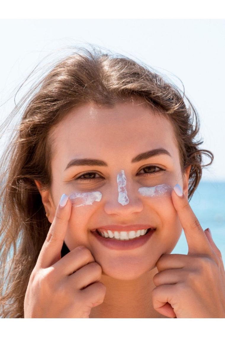 Yüz Güneş Kremi Spf50+ Karma Ve Yağlı Ciltler - Dry Touch Sun Cream 40 Ml 8681877436011