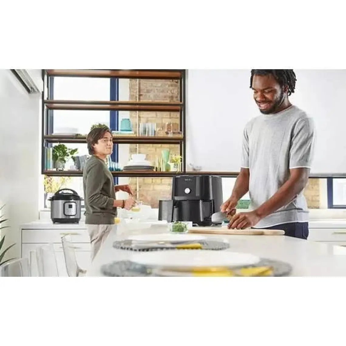 Instant Vortex 4'ü 1 Arada 3.8 Litre İşlevli Yapışmaz ve Yıkanabilir Sepetli Air Fryer