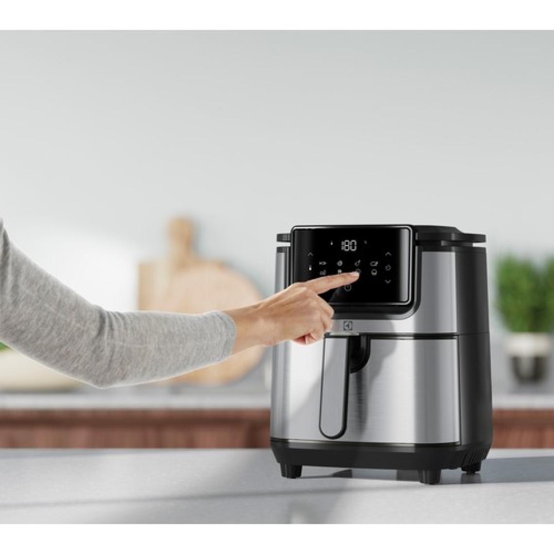 Electrolux Explore 6 E6AF1-4ST AirFryer 8 Programlı Dokunmatik LCD Ekranlı 4.5 Litre Sepet Kapasiteli, 3.5 Lt Kızartma Kapasiteli