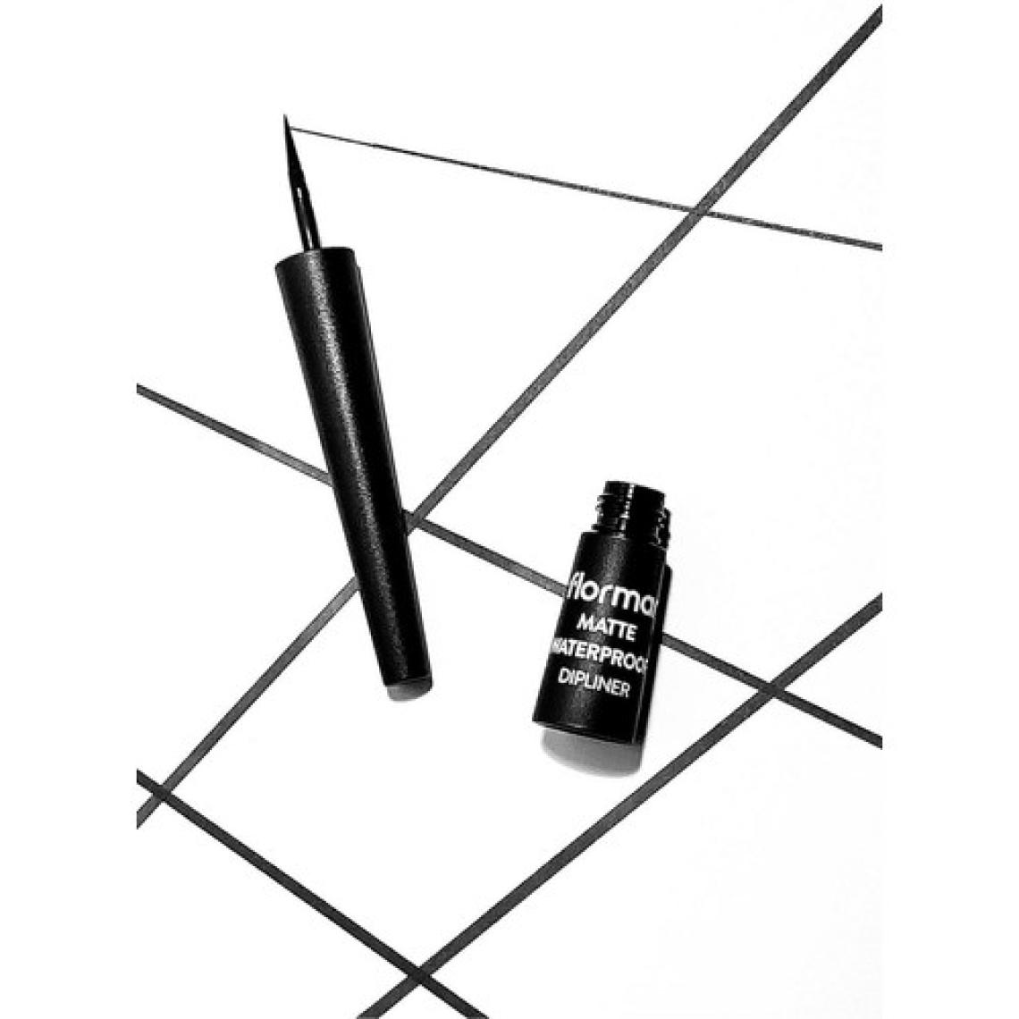 Matte Yoğun Renk Veren Suya Dayanıklı Mat Eyeliner (001 Black) 8690604536481