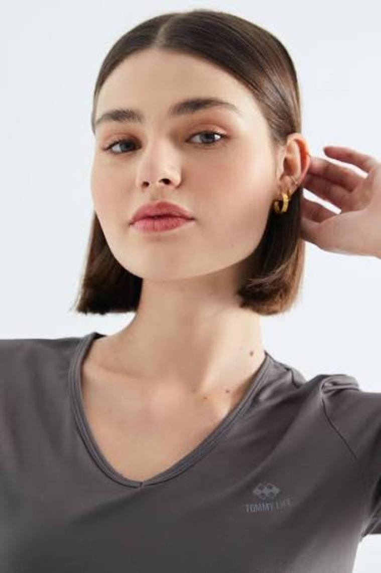 Beyaz Basic Kısa Kol Standart Kalıp V Yaka Kadın T-Shirt - 97145
