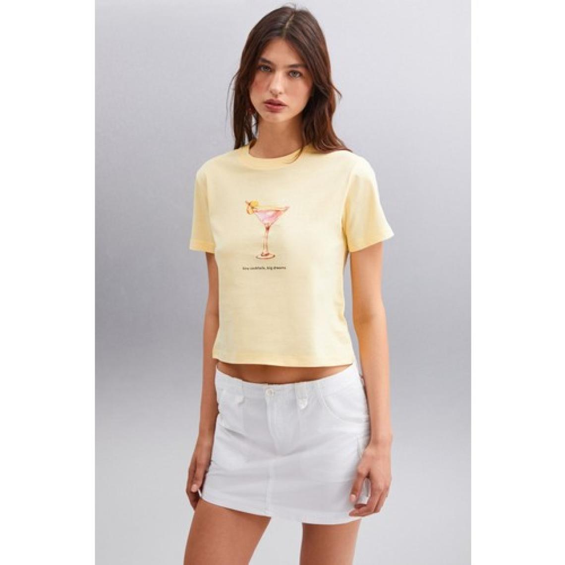 Ivonne Kadın Cocktail Baskı Desenli Kısa Kollu Organik Pamuklu Bisiklet Yaka Crop Sarı T-shirt