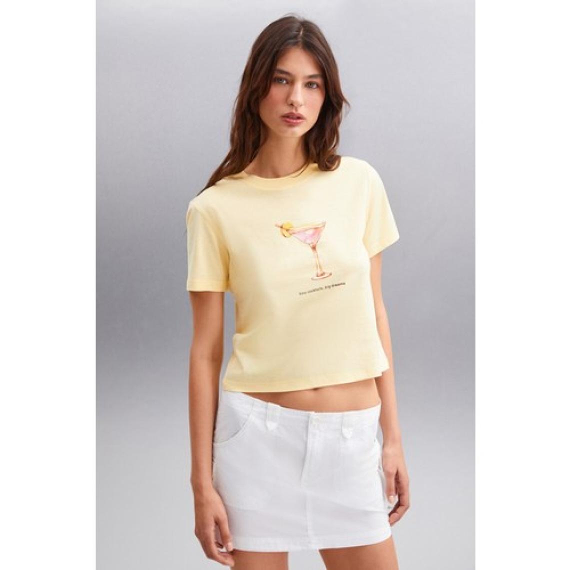 Ivonne Kadın Cocktail Baskı Desenli Kısa Kollu Organik Pamuklu Bisiklet Yaka Crop Sarı T-shirt