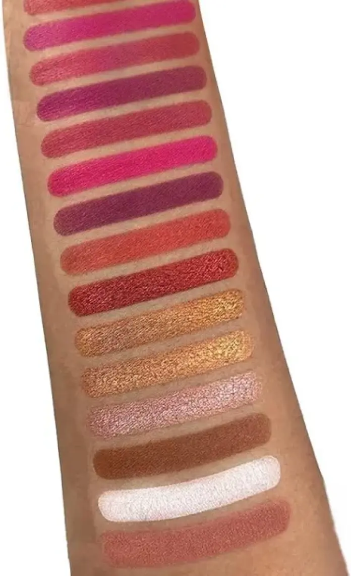 Revolution Reloaded Velvet Rose Far Paleti