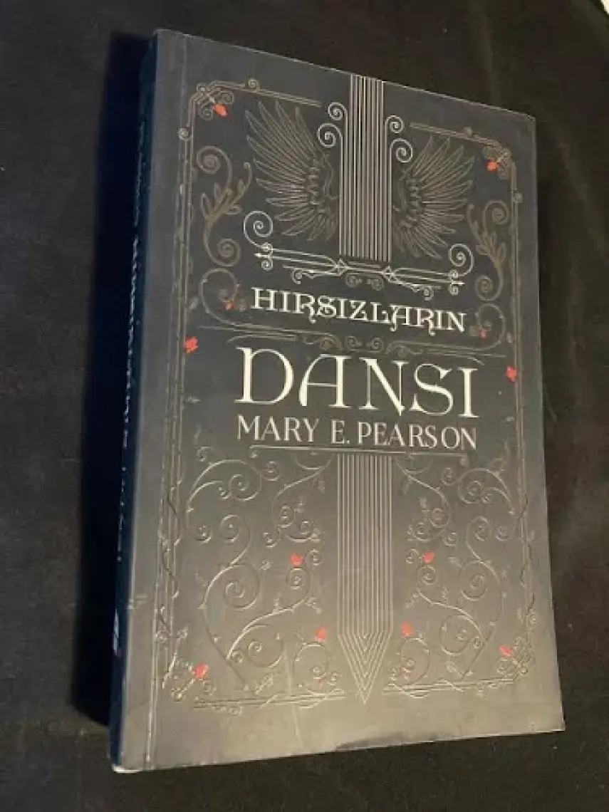 Hırsızların Dansı - Mary E. Pearson