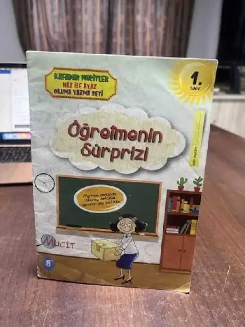 Öğretmenin Sürprizi - Çok Uslu Yaramazlar 3 - Aytül Akal