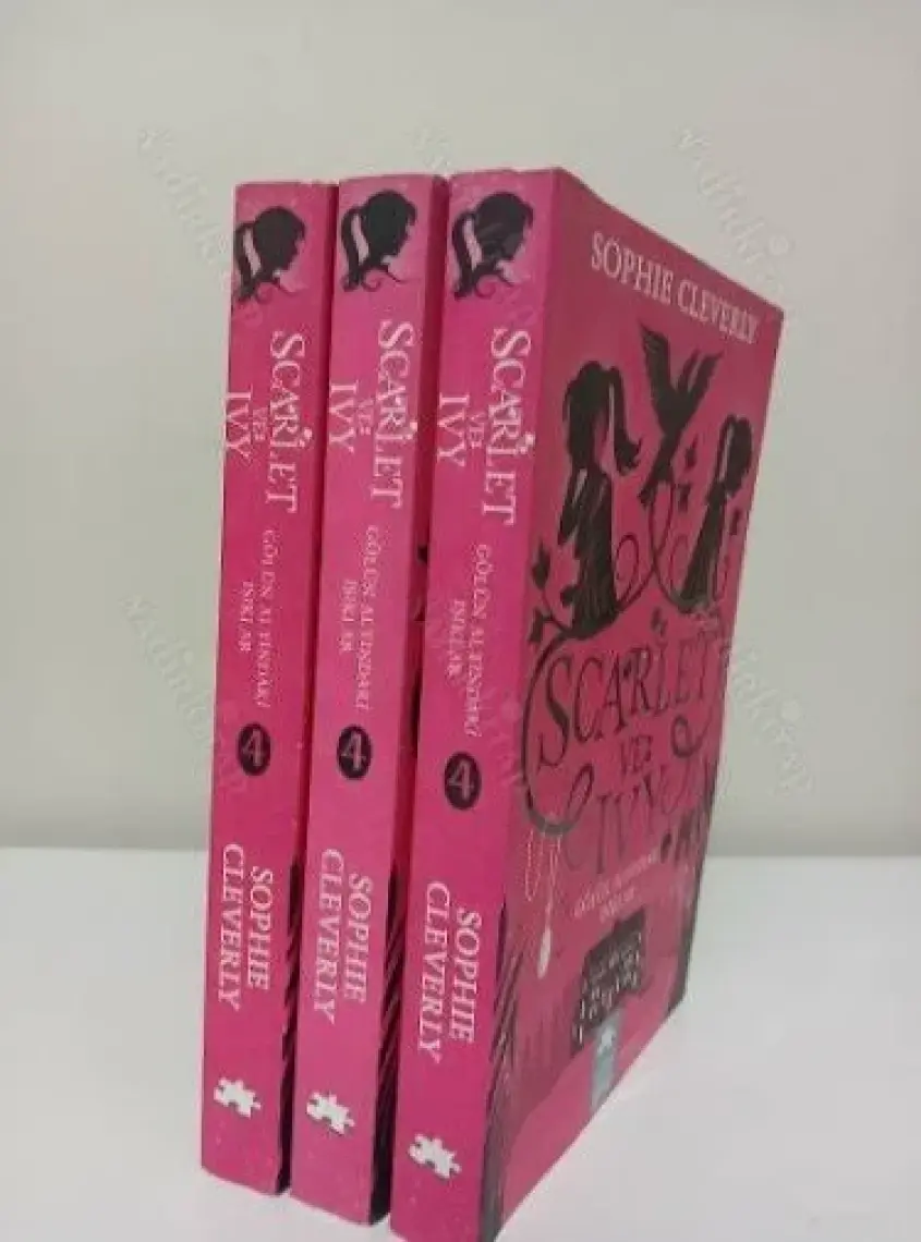 Scarlet Ve Ivy 4 - Sophie Cleverly