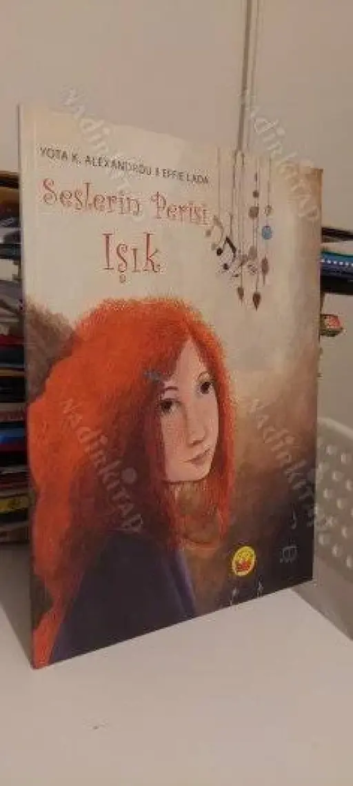 Seslerin Perisi Işık-Effie Lada