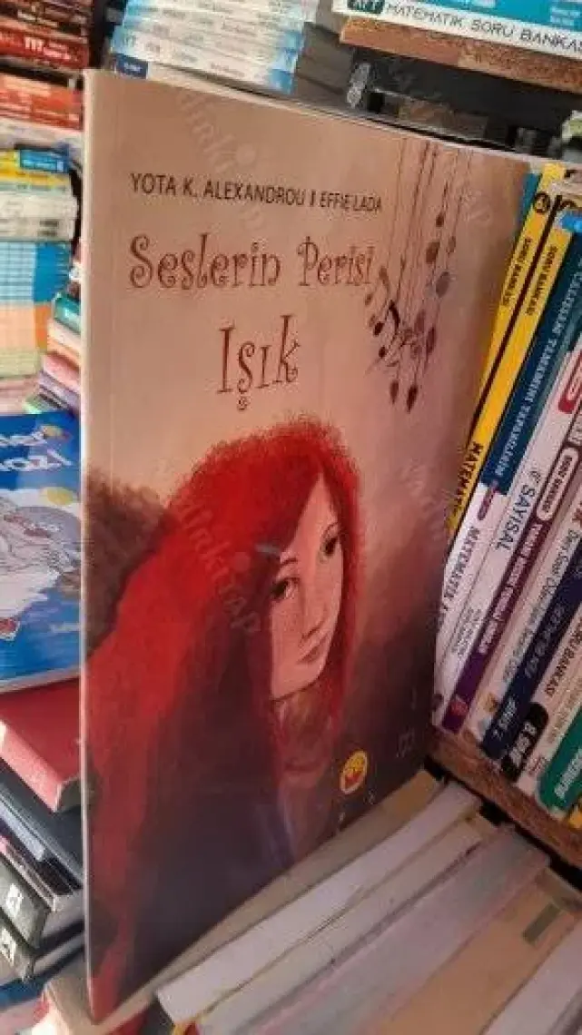 Seslerin Perisi Işık-Effie Lada