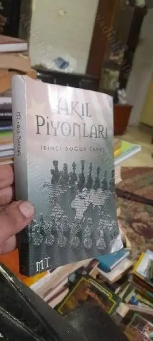 Akıl Piyonları - M. T..