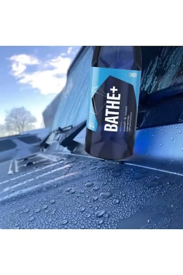 Gyeon Q²m Bathe+ Plus Seramik Bazlı Ph Nötr Cilalı Oto Şampuanı 1000 ml -Su Itici Araç Yıkama Köpüğü