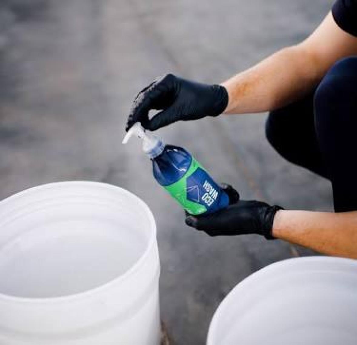 Gyeon Q²m Eco Wash Seramik Katkılı Susuz Yıkama Yüzey Temizleyici ve Parlatıcı Cila - 1000 ml