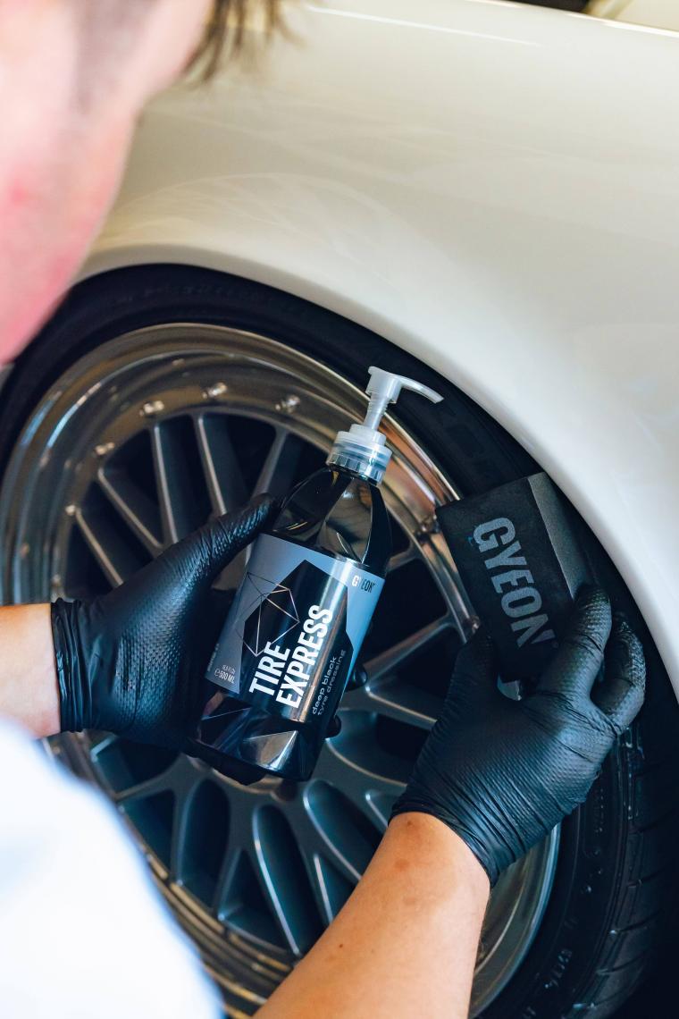Gyeon Q²m Tire Express Lastik Parlatıcı ve Koruyucu - 500 ml -Su Bazlı Jel Oto Lastik Cilası