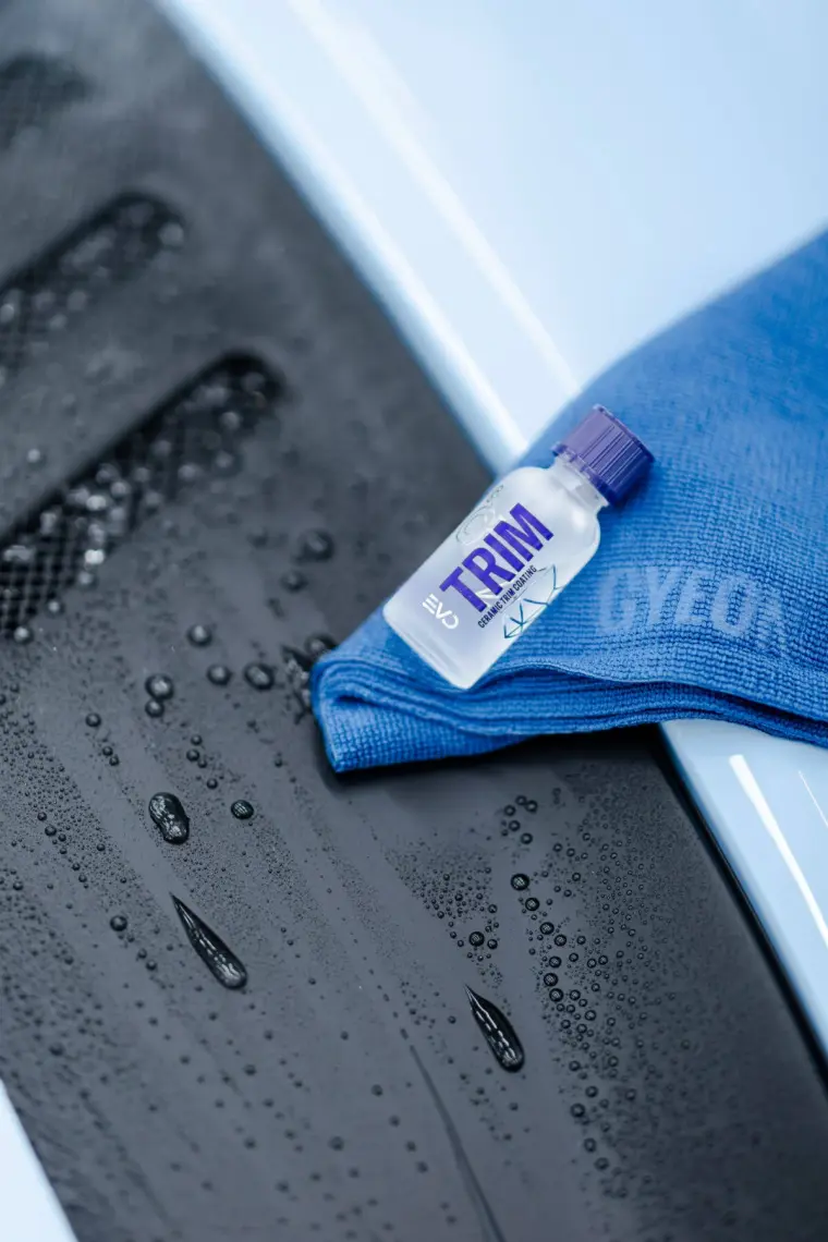 Gyeon Quartz Q2 Trim Plastik Koruyucu ve Yenileyici Kaplama Seti 30 ml