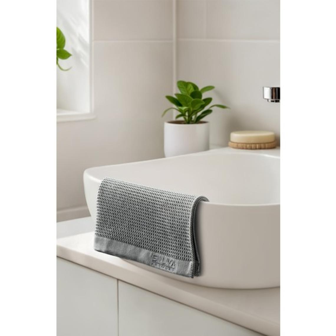 Silva Premium Mikrofiber Banyo Temizlik Bezi - 40 x 40 cm, İz Bırakmayan, Hızla Kuruyan ve Dayanıklı
