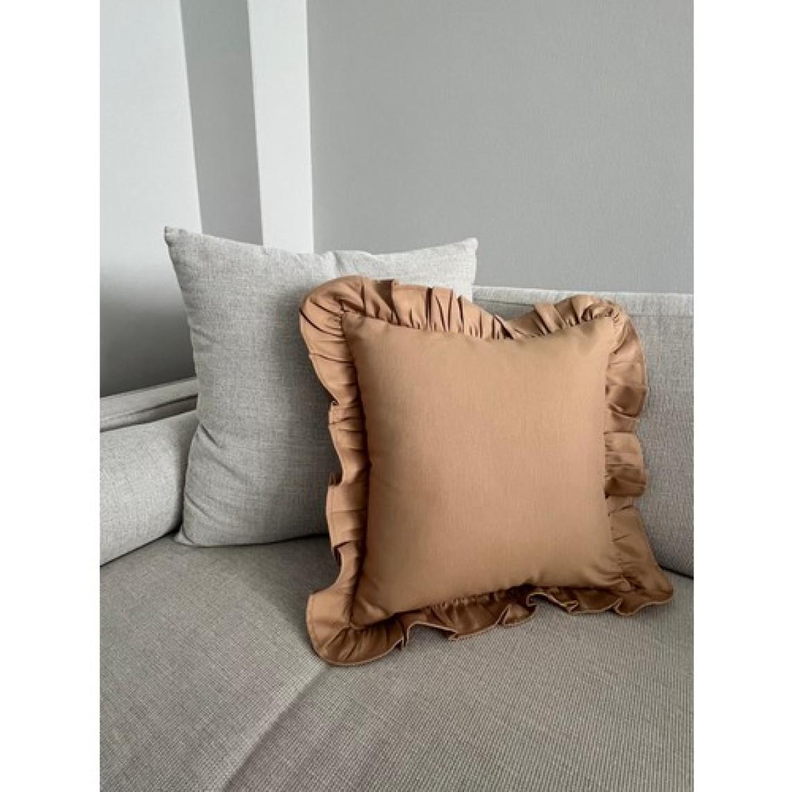 Memhome Premier Duck Keten Fırfırlı Cappuccino Kırlent Kılıfı ( 1 Adet ) (40X40)