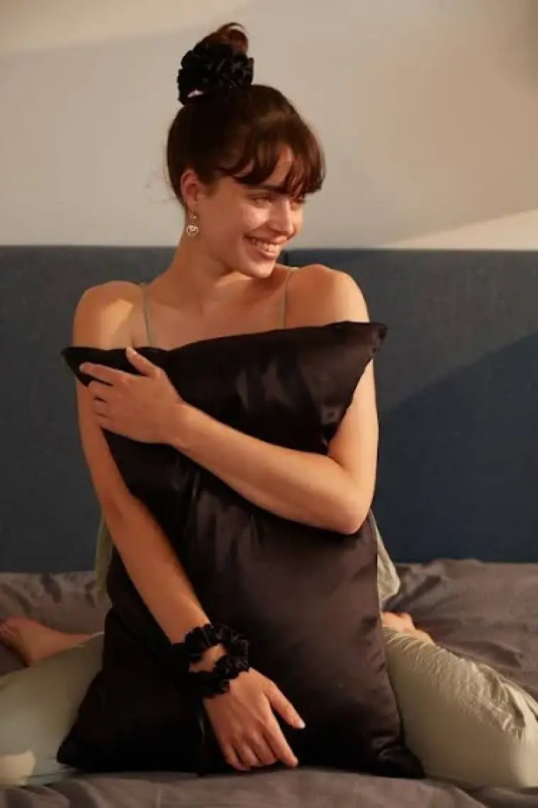 %100 Ipek Yastık Kılıfı Siyah Renk (standart 50x70cm)