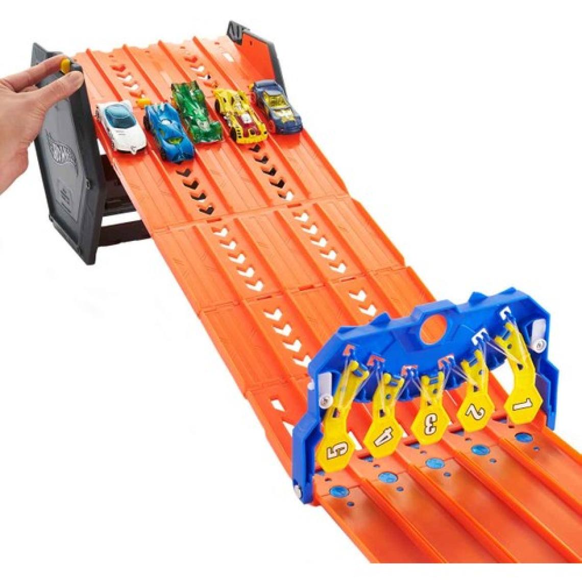 Hot Wheels Kıvrılan Yarış Pisti, 5 Şeritli Yarış Pisti Haline Gelir, Diğer Setlerle Birleştirilebilir, 1 Adet 1:64 Ölçekli Hot Wheels Araba Dahildir, 4 Yaş ve Üzeri Için GYX11