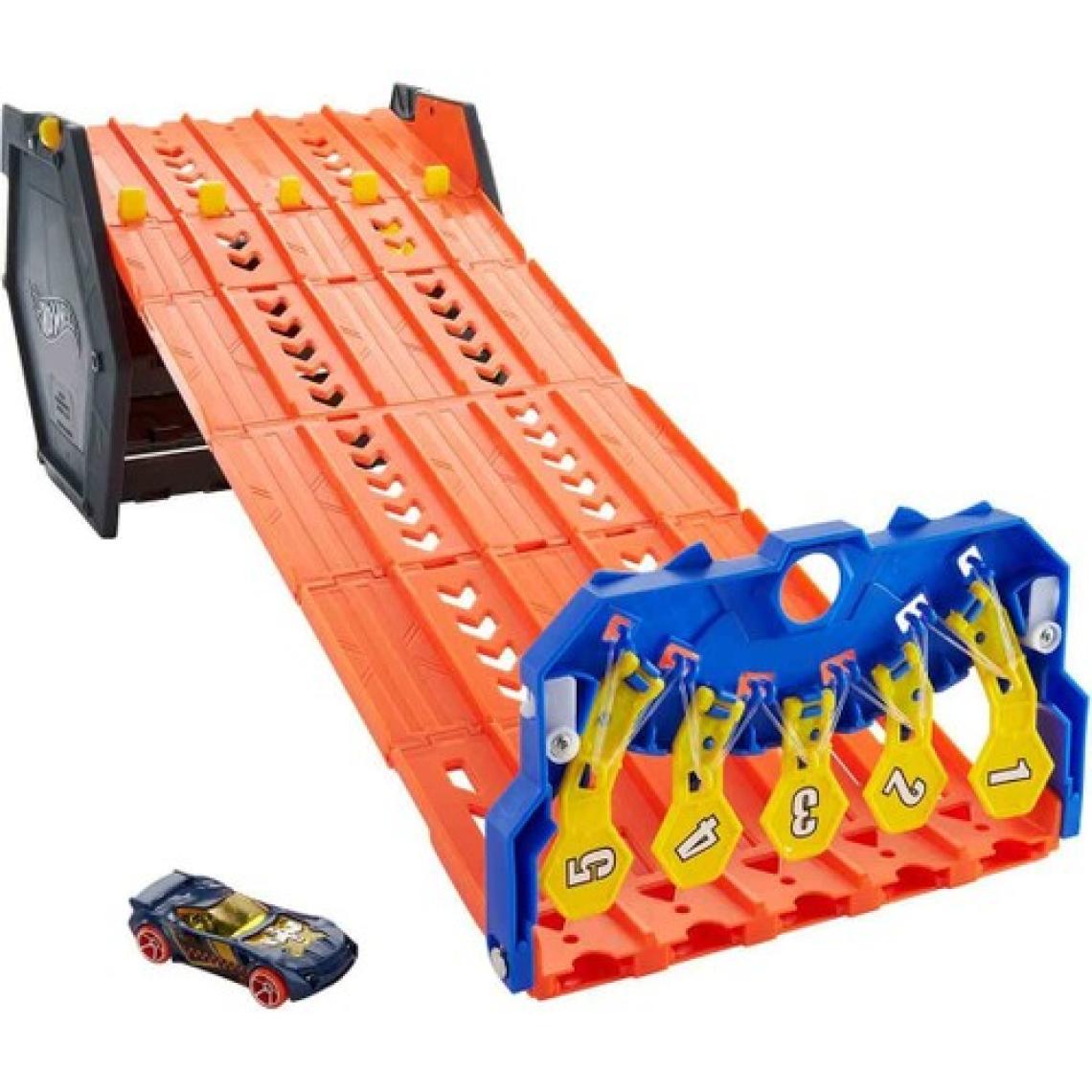 Hot Wheels Kıvrılan Yarış Pisti, 5 Şeritli Yarış Pisti Haline Gelir, Diğer Setlerle Birleştirilebilir, 1 Adet 1:64 Ölçekli Hot Wheels Araba Dahildir, 4 Yaş ve Üzeri Için GYX11