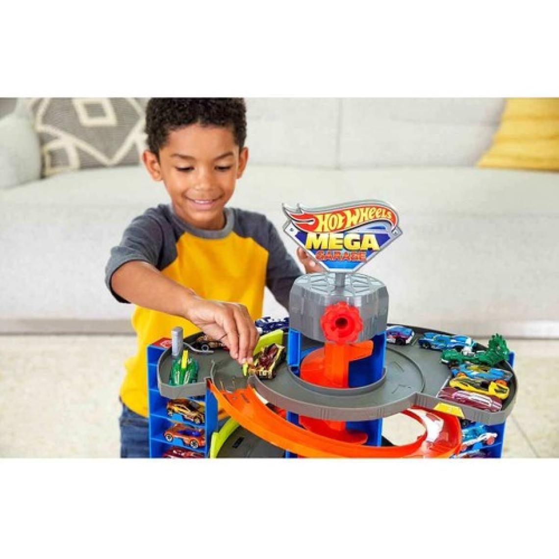 Hot Wheels Mega Garaj Oyun Seti, 1 Hot Wheels 1:64 Ölçekli Araç Dahil, Sarmal Asansör ve 60'tan Fazla Araba Saklama Alanı, Diğer Setlerle Birleştirilebilir GTT95