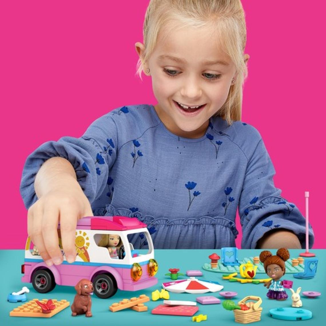 MEGA Construx™ Barbie'nin MEGA Karavanı; 70 Yapı Parçası Ve Kalp Şekilli 1 Adet Zemin Dahil; Gwr35