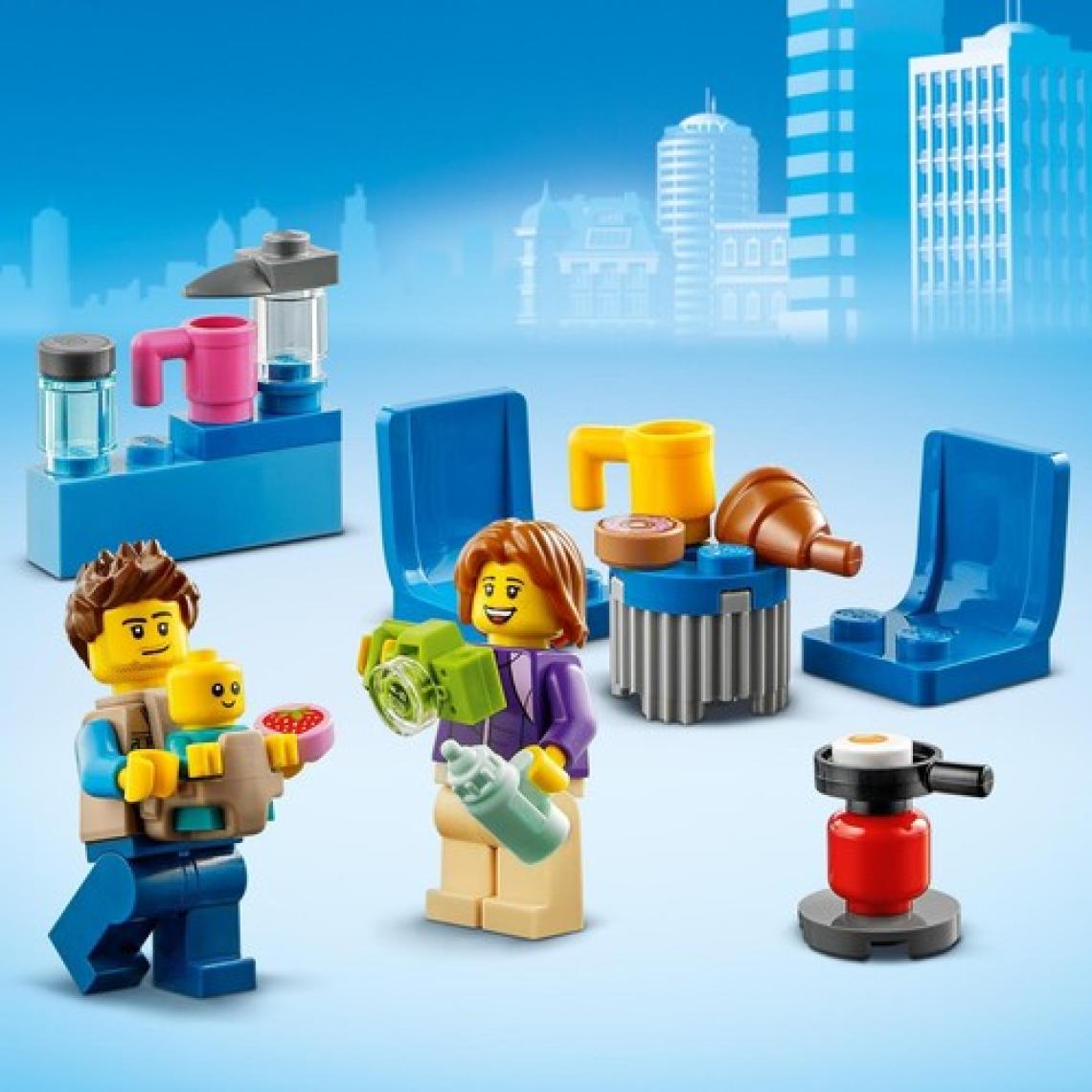 LEGO® City Tatilci Karavanı 60283 - 5 Yaş ve Üzeri Çocuklar İçin 2 Minifigür İçeren Yaratıcı Oyuncak Yapım Seti (190 Parça)