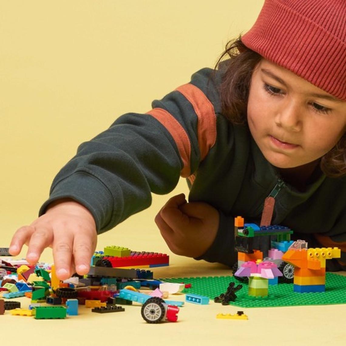 LEGO® Classic Yeşil Plaka 11023 - 4 Yaş ve Üzeri LEGO® Severler Için Açık Uçlu Yaratıcı Yapım Seti (1 Parça)
