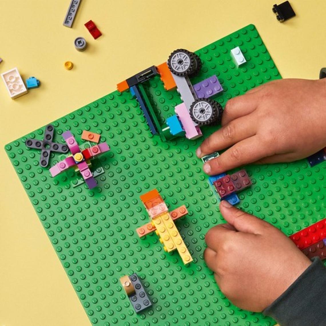 LEGO® Classic Yeşil Plaka 11023 - 4 Yaş ve Üzeri LEGO® Severler Için Açık Uçlu Yaratıcı Yapım Seti (1 Parça)