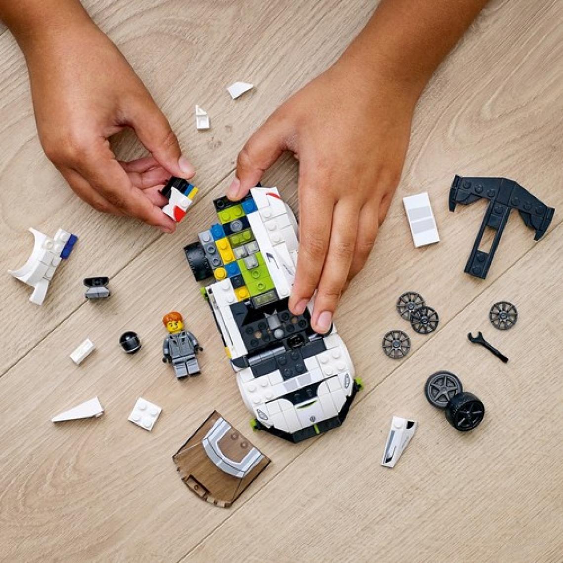 LEGO® Speed Champions Koenigsegg Jesko 76900 - 7 Yaş ve Üzeri İçin Koleksiyonluk ve Sergilenebilir Yaratıcı Oyuncak Model Yapım Seti(280 Parça)